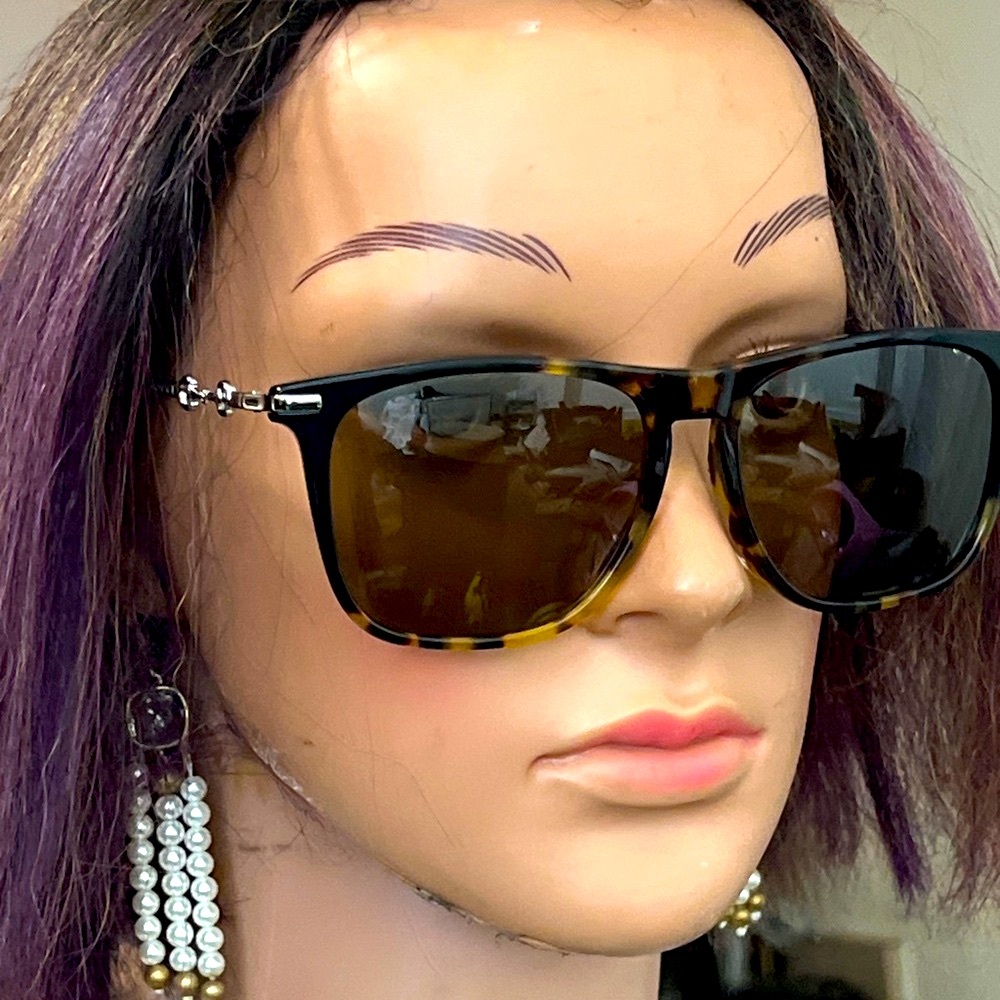 GUCCI 
Acetate Metal Horsebit  Black Tortoise Shell Sunglasses W/Black Accents